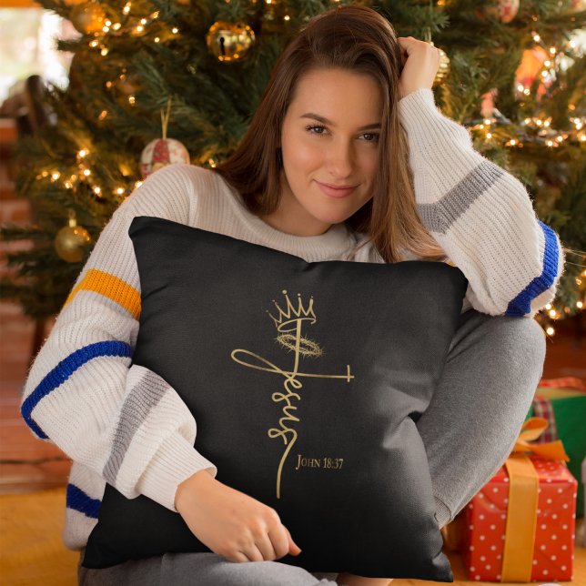 Cojín Decorativo KING JESUS Elegantes Navidades Cristianos Negros/O (Subido por el creador)