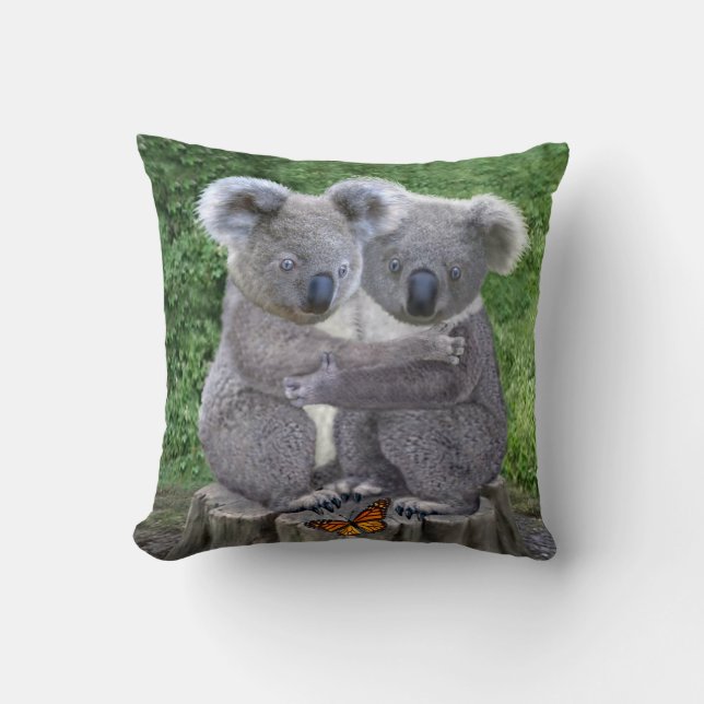 COJÍN DECORATIVO KOALA BEBÉ ABRAZOS (Anverso)