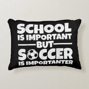 Cojín Decorativo La escuela es importante, pero el fútbol es import