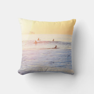 Cojín Decorativo La gente navegando en la playa