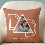 Cojín Decorativo La mejor foto del Personalizado de papá del mundo<br><div class="desc">El Mejor Foto de Papá de este mundo está decorado con la palabra DAD en tipografía blanca en un fondo de terracota y óxido. Personalizable fácil con tu foto. Hace un regalo perfecto para el Día del Padre.</div>