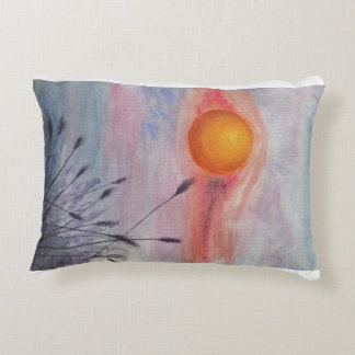 Cojín Decorativo La pradera dorada del atardecer: un paisaje sereno
