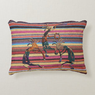 Cojín Decorativo La tela raya el modelo coloreó I + KOKOPELLI