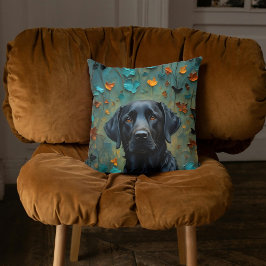 Cojín Decorativo Labrador negro en hojas