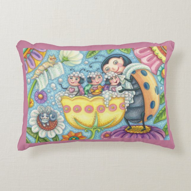 Cojín Decorativo Ladybug Bubblebath LADYBUG FAMILY ACCENT PILLOW (Anverso)