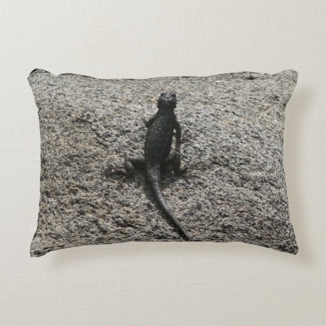 Cojín Decorativo Lagarto Negro (Anverso)