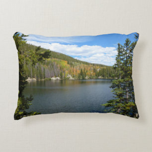 Cojín Decorativo Lago Bear en el Parque Nacional Montañas Rocosas