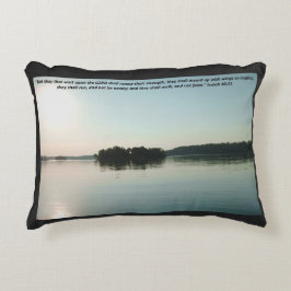 Cojín Decorativo Lago Pacífico y árboles lejanos con escritura