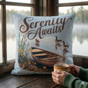 Cojín Decorativo Lago Sereno con Barco, Gansos y Flores Silvestres