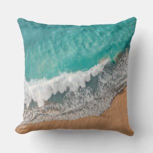 Cojín Decorativo Las olas del mar bañan la playa arenosa