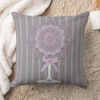 Cojín Decorativo Lazo Coqueta Elegante de Rayas de Lavanda y Gris