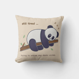 Cojín Decorativo Lazy Panda Quote – Aún Cansado y Ojeras