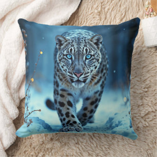 Cojín Decorativo Leopardo de las nieves salvaje caminando helado en