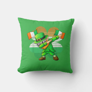 Cojín Decorativo Leprechaun haciendo Dabbing para niños y jóvenes 