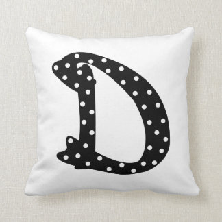 Cojín Decorativo Letra D de punto de polka blanca y negra personali