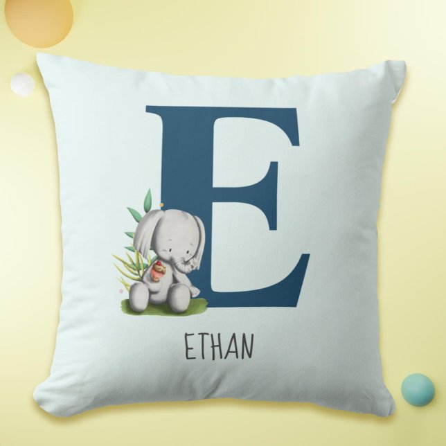 Cojín Decorativo Letra E de la guardería elefante cuta (Cute Elephant Monogram Nursery Throw Pillow)