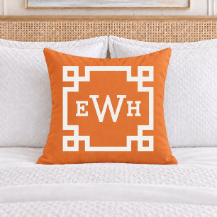 Cojín Decorativo Letra Inicial Mayúscula Naranja con Motivo de Llav