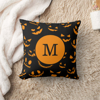 Cojín Decorativo Letra monograma fantasía caras Jack O Lantern