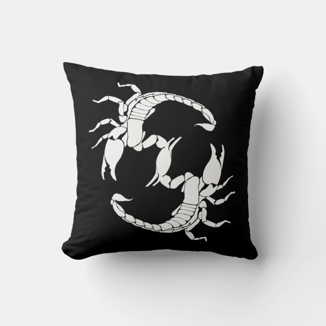 Cojín Decorativo Letra negra y blanca S - Dos Scorpions (Anverso)