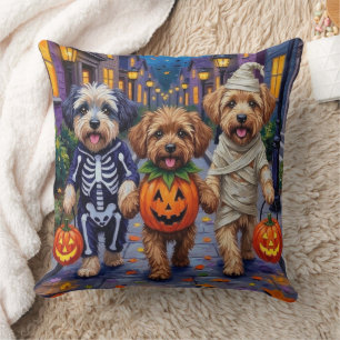 Cojín Decorativo Lhasa Apso pidiendo dulces con disfraces de Hallow