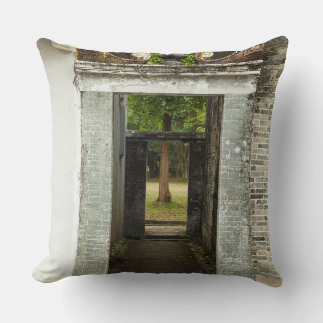 Cojín Decorativo Li Garden Series: Corridors of Serenity  (Anverso)