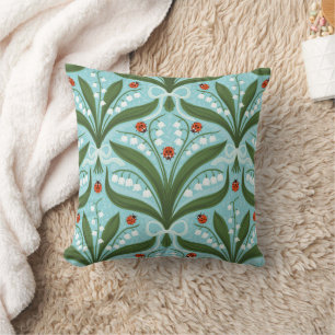Cojín Decorativo Lily del valle y la simetría de ladybugs en verde,