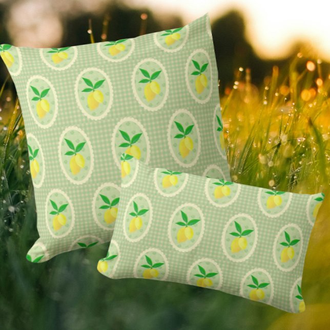 Cojín Decorativo Limones Soleados Retro sobre Gingham Verde (Vintage charm lemons and gingham!)