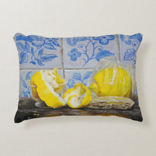Cojín Decorativo Limones y Azulejos — Clásico Still Life Azul y Ama