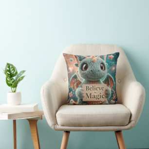 Cojín Decorativo Lindo dragón de peluche de fantasía que sostiene C