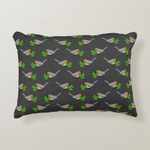 Cojín Decorativo Lindo Robin con trébol de Shamrock Cartoon