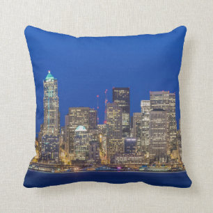 Cojín Decorativo Línea del centro y frente al mar en Twilight