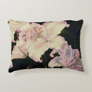 Cojín Decorativo Lirios Blancos Elegantes sobre Fondo Negro Floral