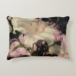 Cojín Decorativo Lirios blancos sobre arte floral de fondo oscuro