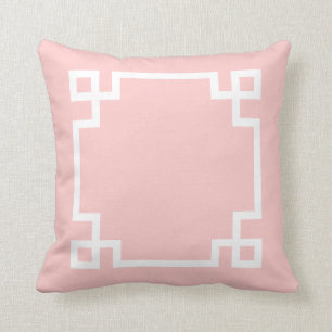 Cojín Decorativo Llave griega blanca y rosa claro