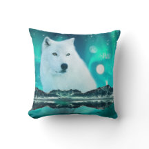 Lobo ártico y noche mágica con luces del norte