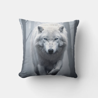 Cojín Decorativo Lobo blanco en bosque de niebla
