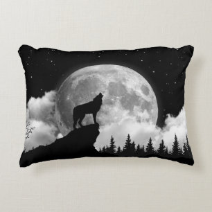 Cojín Decorativo Lobo blanco y negro aullando en la luna