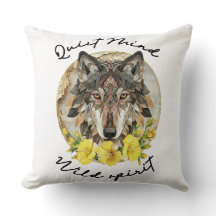 Lobo Boho Ornamentado con Flores Amarillas
