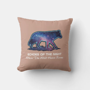 Cojín Decorativo Lobo Galaxia Silueta Solitaria (Ecos de la noche)
