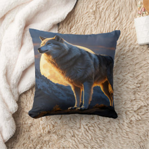 Cojín Decorativo Lobo Majestuoso Custodiando Montaña Bajo Luna Llen