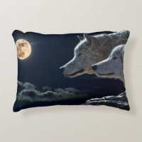 Lobos llorando en plena luna de noche