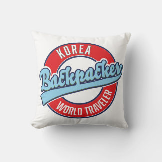 Cojín Decorativo Logo del viajero mundial como mochilero en el Perú