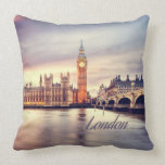 Cojín Decorativo Londres Inglaterra Big Ben<br><div class="desc">Londres Inglaterra Big BenEsto es un gran regalo para cualquiera que haya visitado Londres Inglaterra o que sea de allí. También sería una gran sorpresa si planeas un viaje como una manera de anunciar a dónde vas Personalizar y personalícelo con un nombre o fecha. Simplemente agregue texto y cambie el...</div>