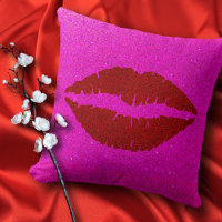Los labios rojos modernos en negrita con fondo ros