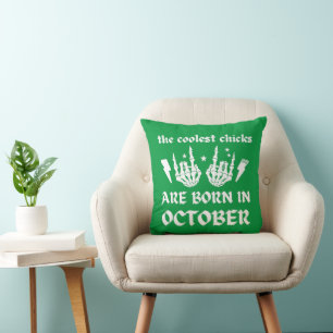COJÍN DECORATIVO LOS POLLOS MÁS FRÍOS NACEN EN OCTUBRE.