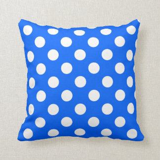 Cojín Decorativo Los puntos de polka blanco sobre el azul real