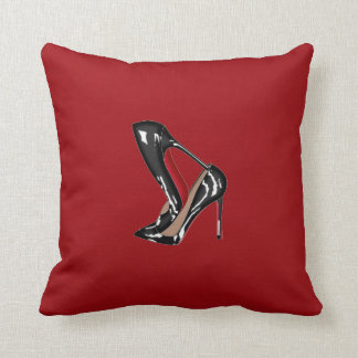 Cojín Decorativo LOUBOUTIN APILADO con el fondo ROJO