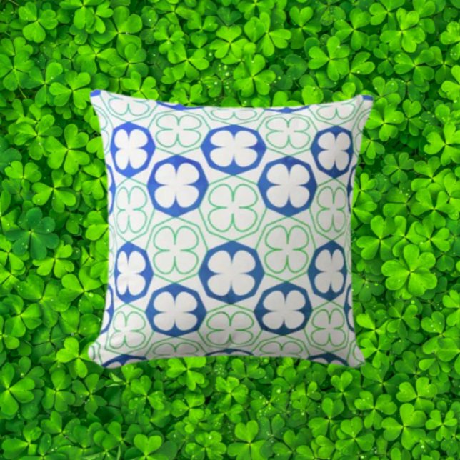 Cojín Decorativo Lucky Clover Throw Pillow (Subido por el creador)