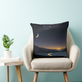 Cojín Decorativo luna creciente flotando en el cielo nocturno