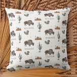 Cojín Decorativo Luna del Desierto de Búfalo Bison Cactus<br><div class="desc">Patrón con nombre personalizado con un ilustracion de búfalo,  cactus,  estrellas y montañas desérticas con luna.</div>